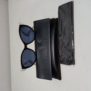 NWT Moschino Sungasses